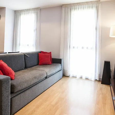 Short Group Camp Nou Serviced * Barcellona