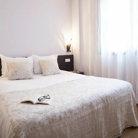 Apartment Short Group Camp Nou Serviced Barcelona
